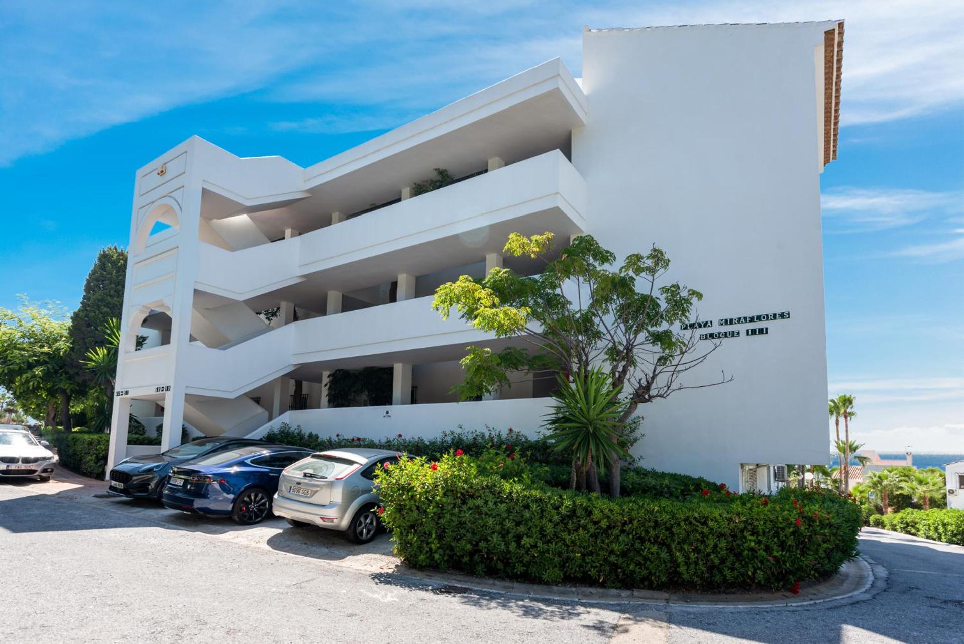 Miraflores Apartments By The Beach Costa Del Sol Sitio de Calahonda Exterior photo