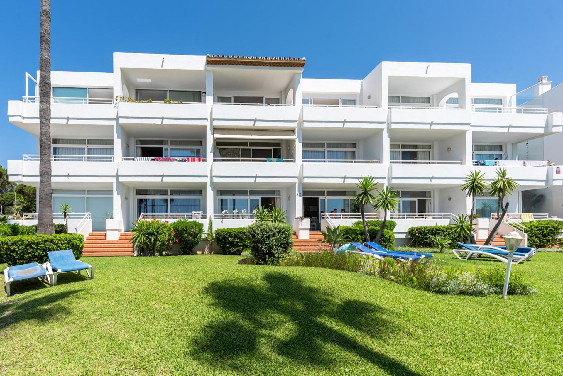 Miraflores Apartments By The Beach Costa Del Sol Sitio de Calahonda Exterior photo